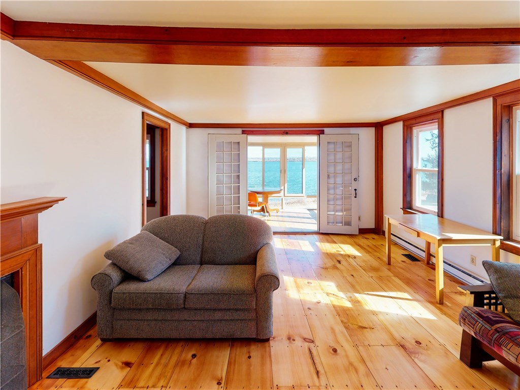 376 East Shore Road Jamestown, RI 02835 - Photo 19 of 40