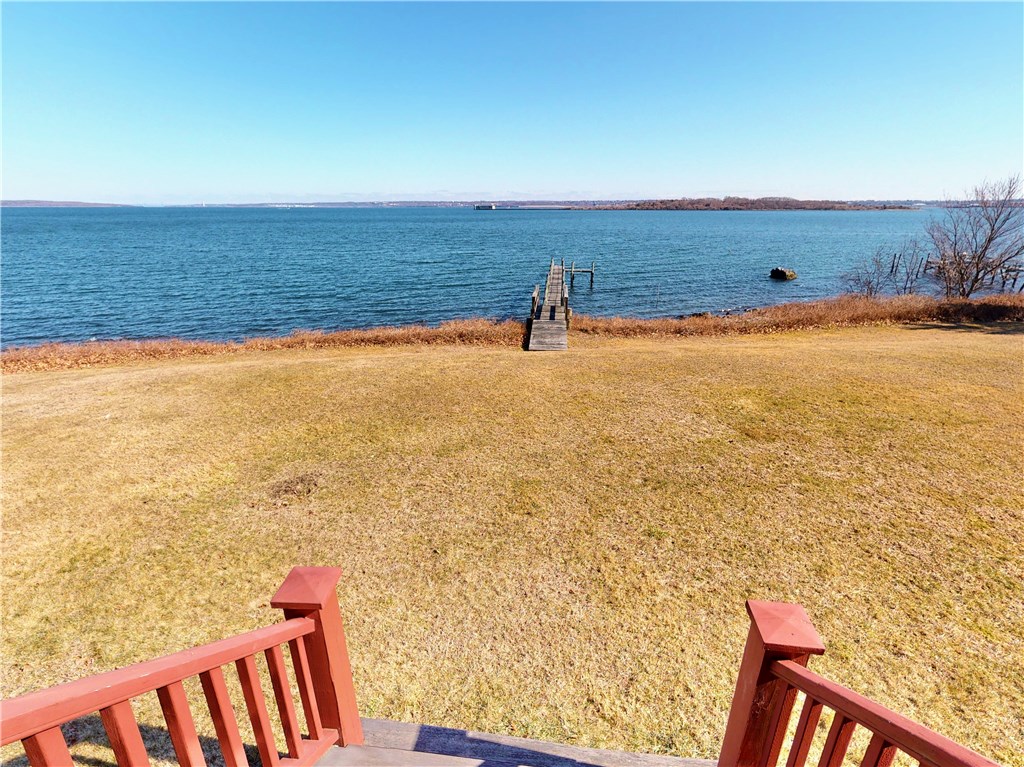 376 East Shore Road Jamestown, RI 02835 - Photo 3 of 40