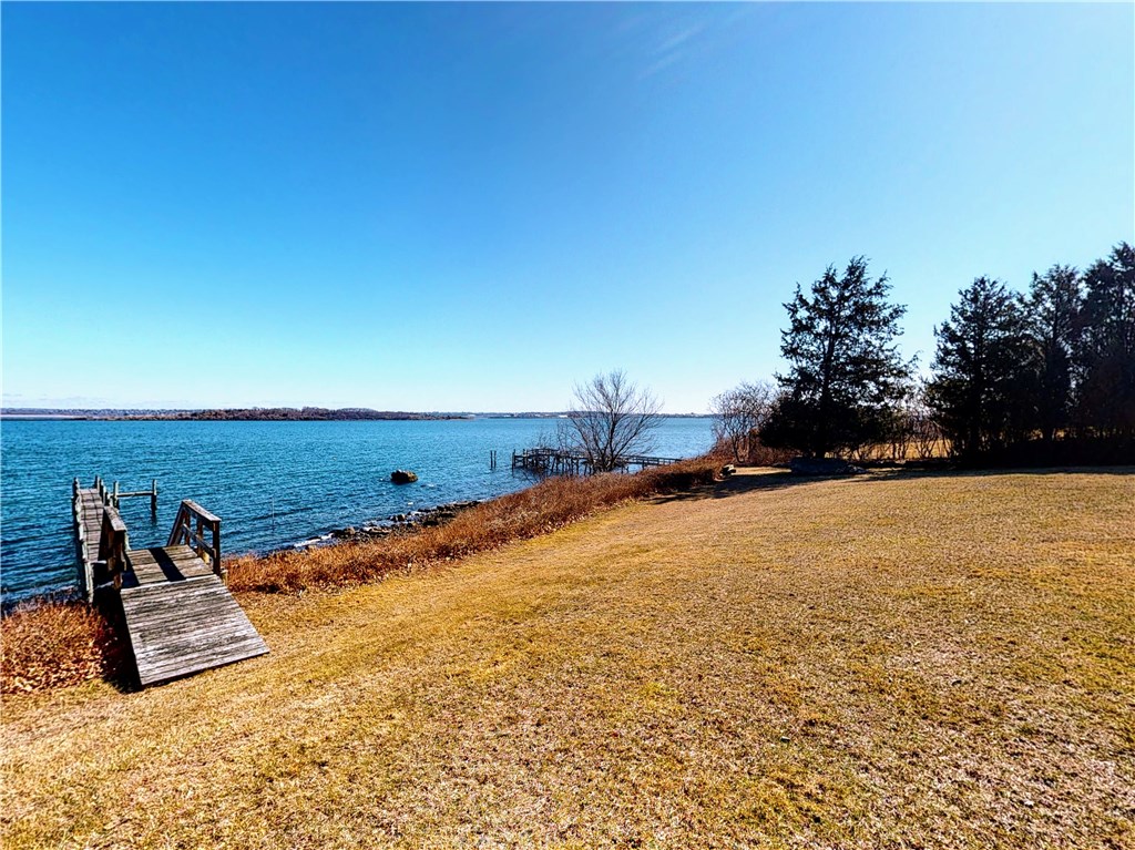 376 East Shore Road Jamestown, RI 02835 - Photo 4 of 40