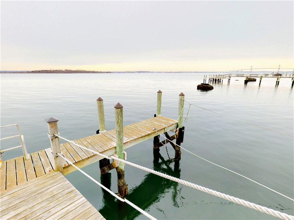 376 East Shore Road Jamestown, RI 02835 - Photo 7 of 40