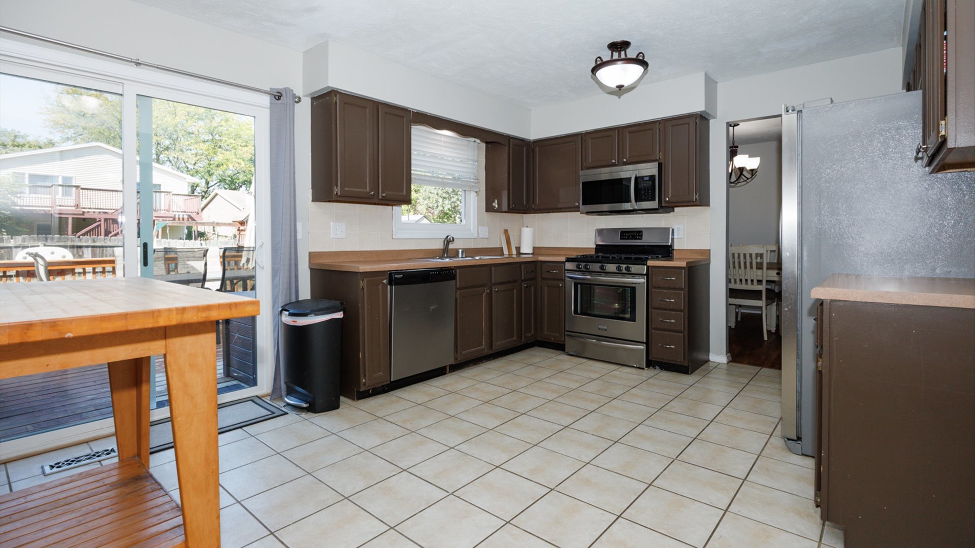2007 Fallen Oak Road Bloomington, IL 61704 - Photo 17 of 50 a kitchen with stainless steel appliances granite countertop a stove top oven a sink dishwasher a refrigerator and a fireplace
