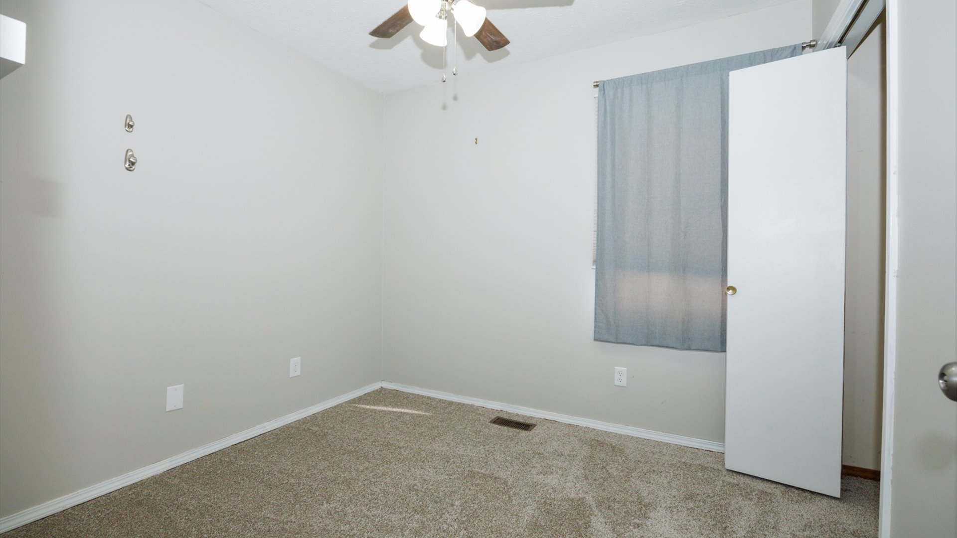 2007 Fallen Oak Road Bloomington, IL 61704 - Photo 22 of 44 a view of an empty room