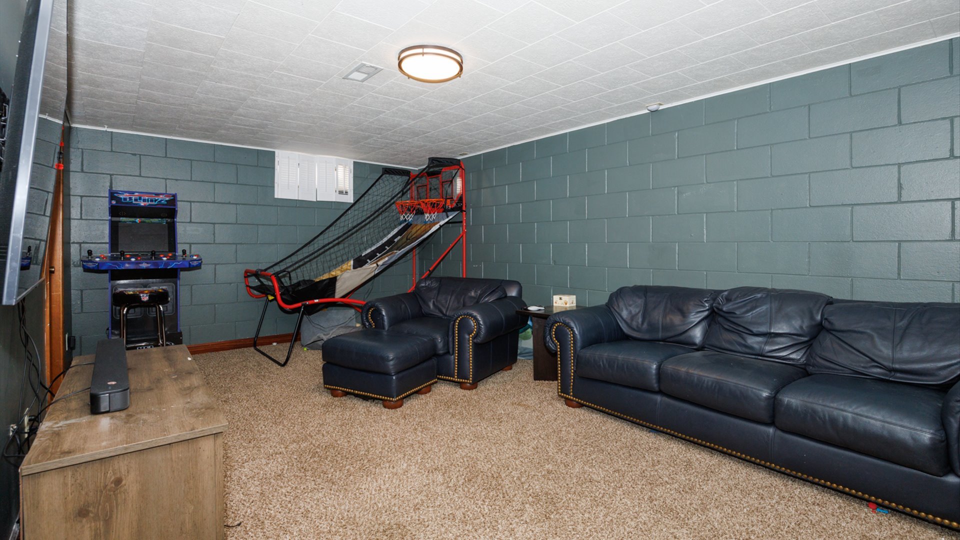 2007 Fallen Oak Road Bloomington, IL 61704 - Photo 37 of 50 a living room with furniture and a gym equipment