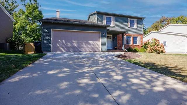 $284,900 | 2007 Fallen Oak Road, Bloomington, IL 61704