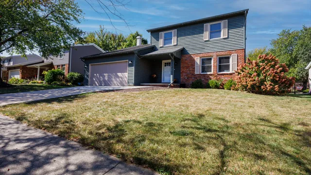 $289,900 | 2007 Fallen Oak Road, Bloomington, IL 61704