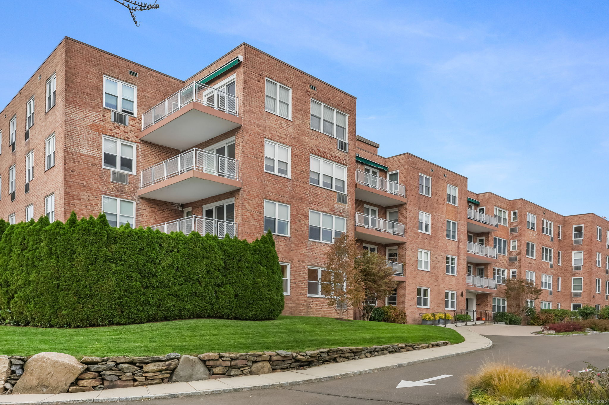 4 Putnam Hill, Unit 1C Greenwich, CT 06830 - Photo 22 of 29 a front view of a building
