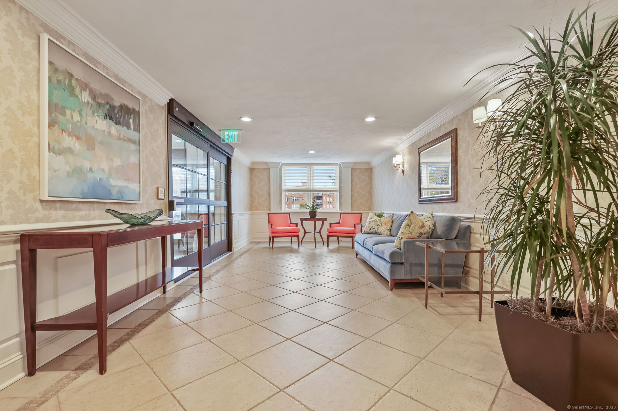 4 Putnam Hill, Unit 1C Greenwich, CT 06830 - Photo 25 of 29 a living room with furniture and a potted plant