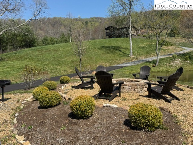 Mount Mitchell Drive Newland, NC 28657 - Photo 7 of 10 a backyard of a house with table and chairs
