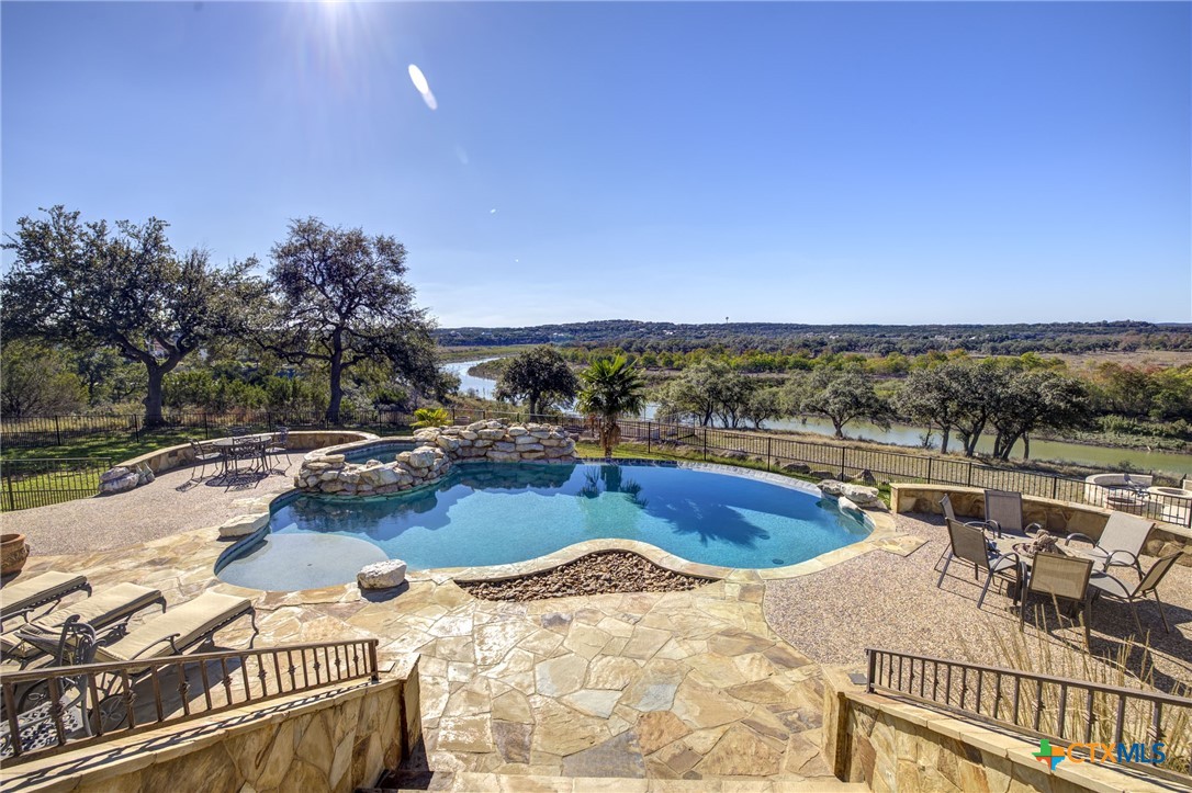 334 Arthur Court Spring Branch, TX 78070 - Photo 2 of 37