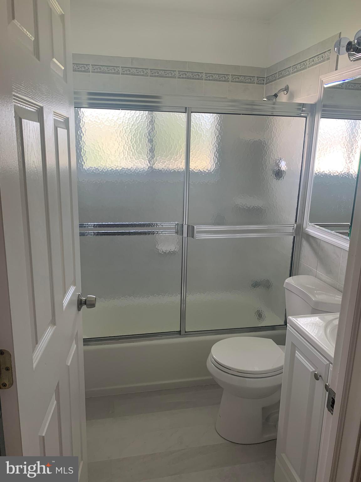 33 Disk Lane Levittown, PA 19055 - Photo 15 of 19 Full bath