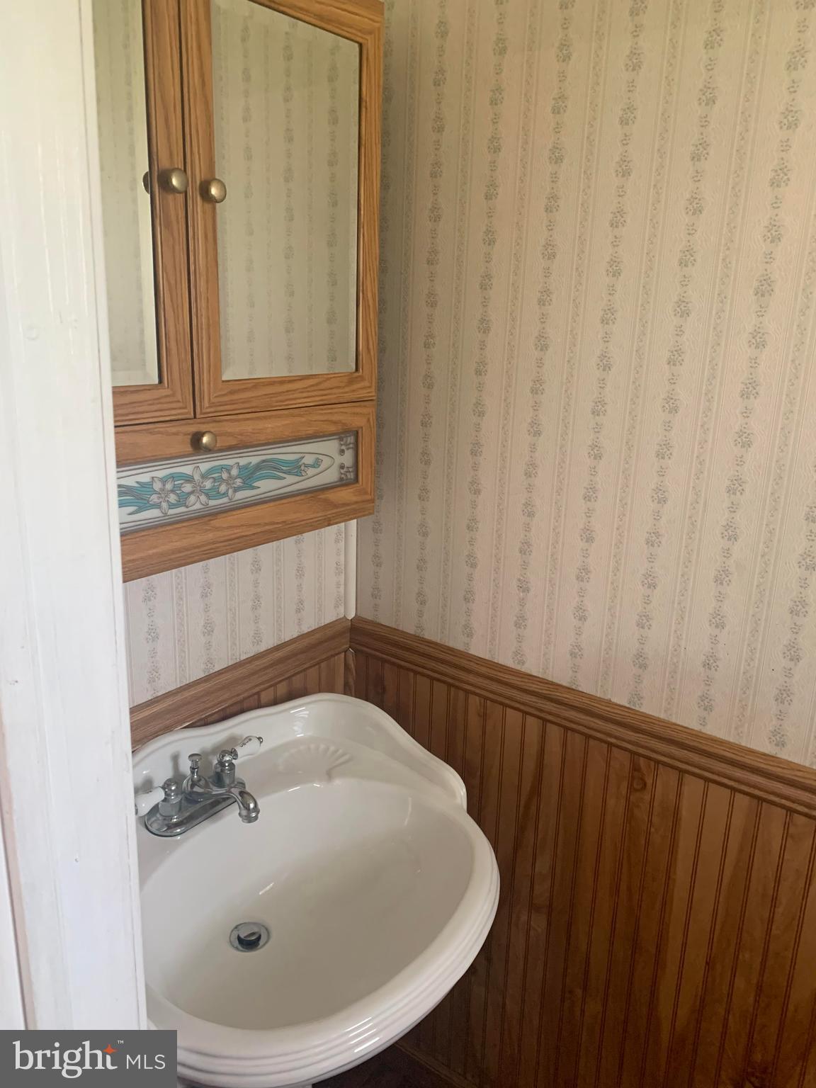 33 Disk Lane Levittown, PA 19055 - Photo 7 of 19 1/2 Bath