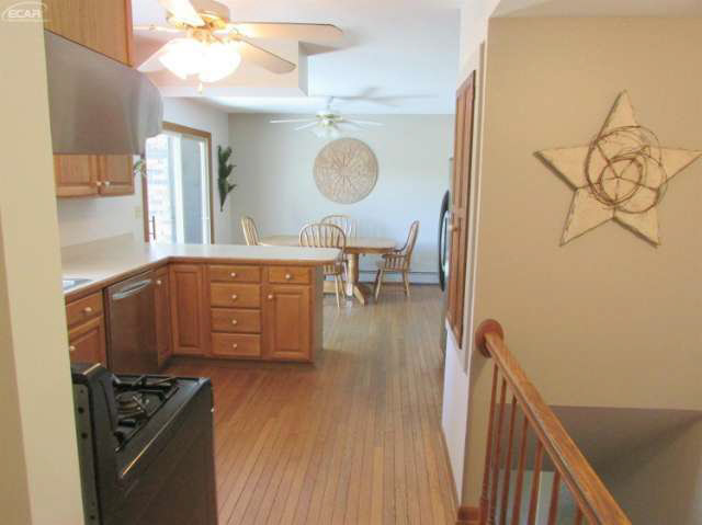 9350 Bennett Lake Road Fenton, MI 48430 - Photo 8 of 36 21174760-7.JPG