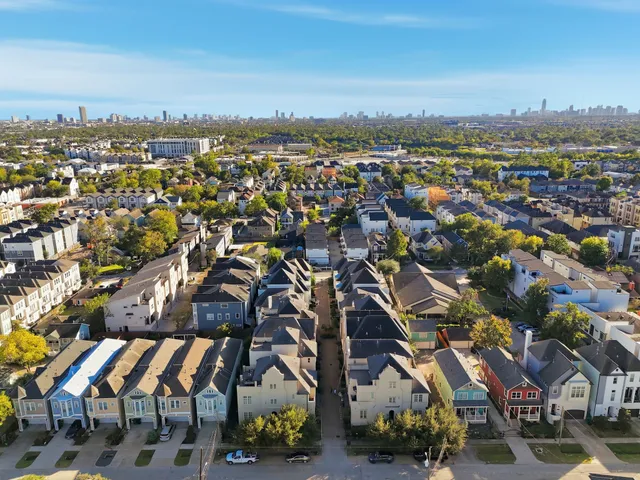 $548,000 | 1360 West 25th Street, Houston, TX 77008