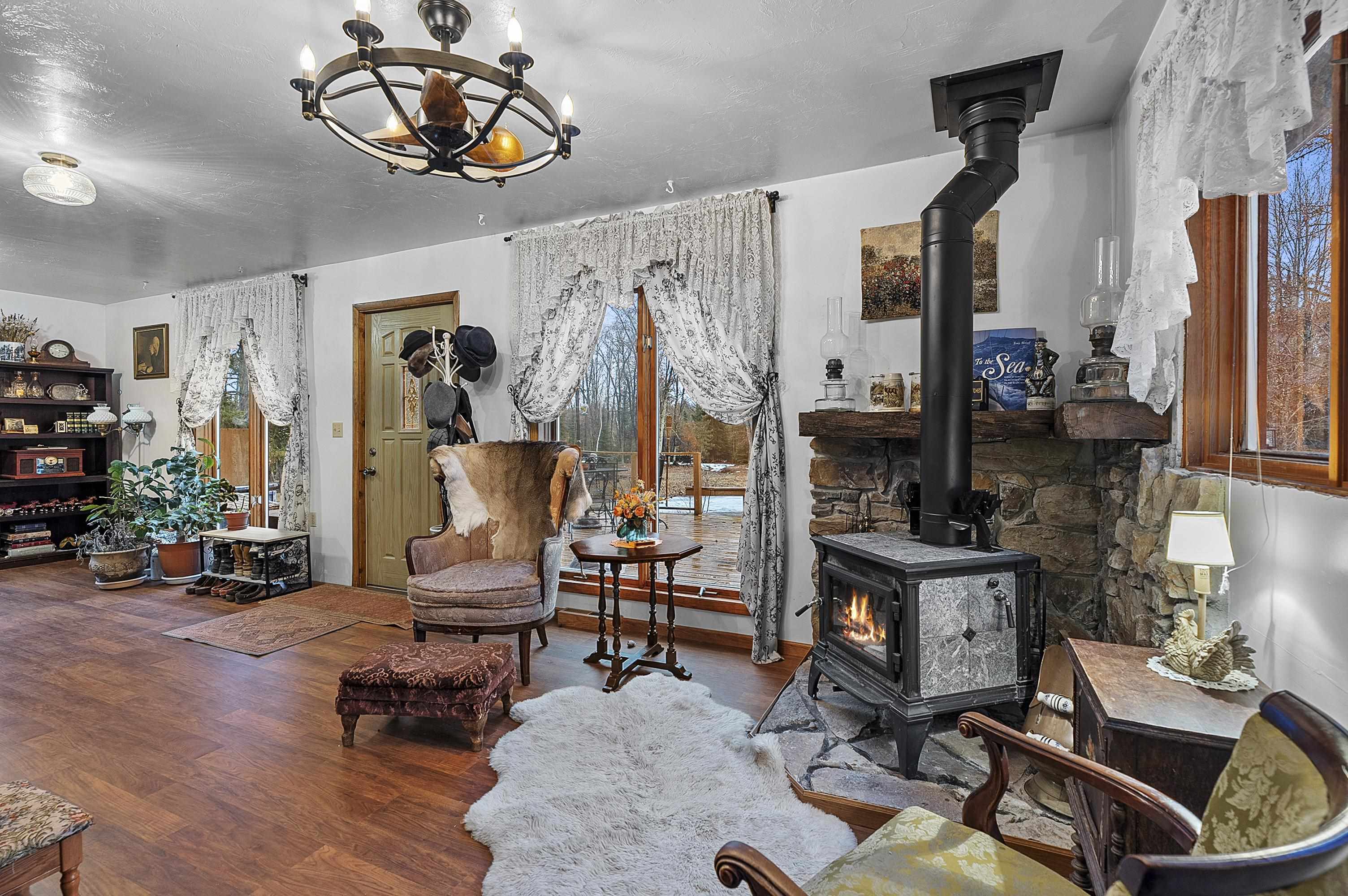 W8796 Smith Creek Road Crivitz, WI 54114 - Photo 8 of 69