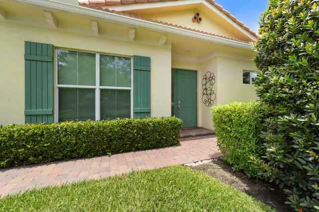 a view of a pathway with a house