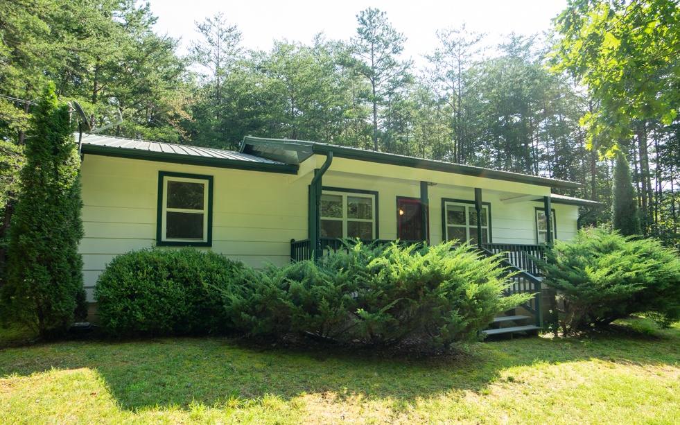 145 Fortenberry Road Blairsville, GA 30512 - Photo 1 of 4 front view of a house with a yard