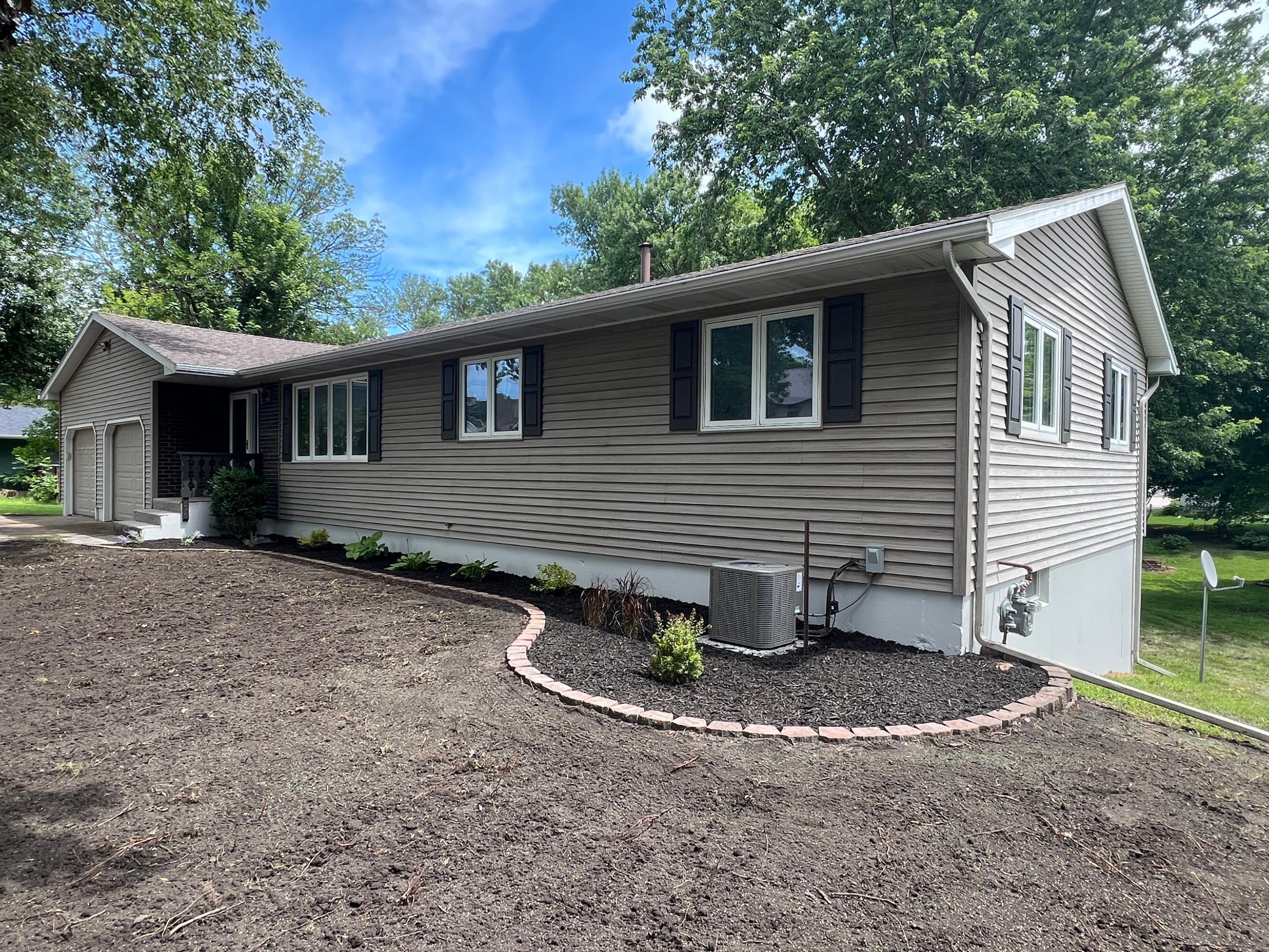 703 3rd Street South Ellendale, MN 56026 - Photo 2 of 37