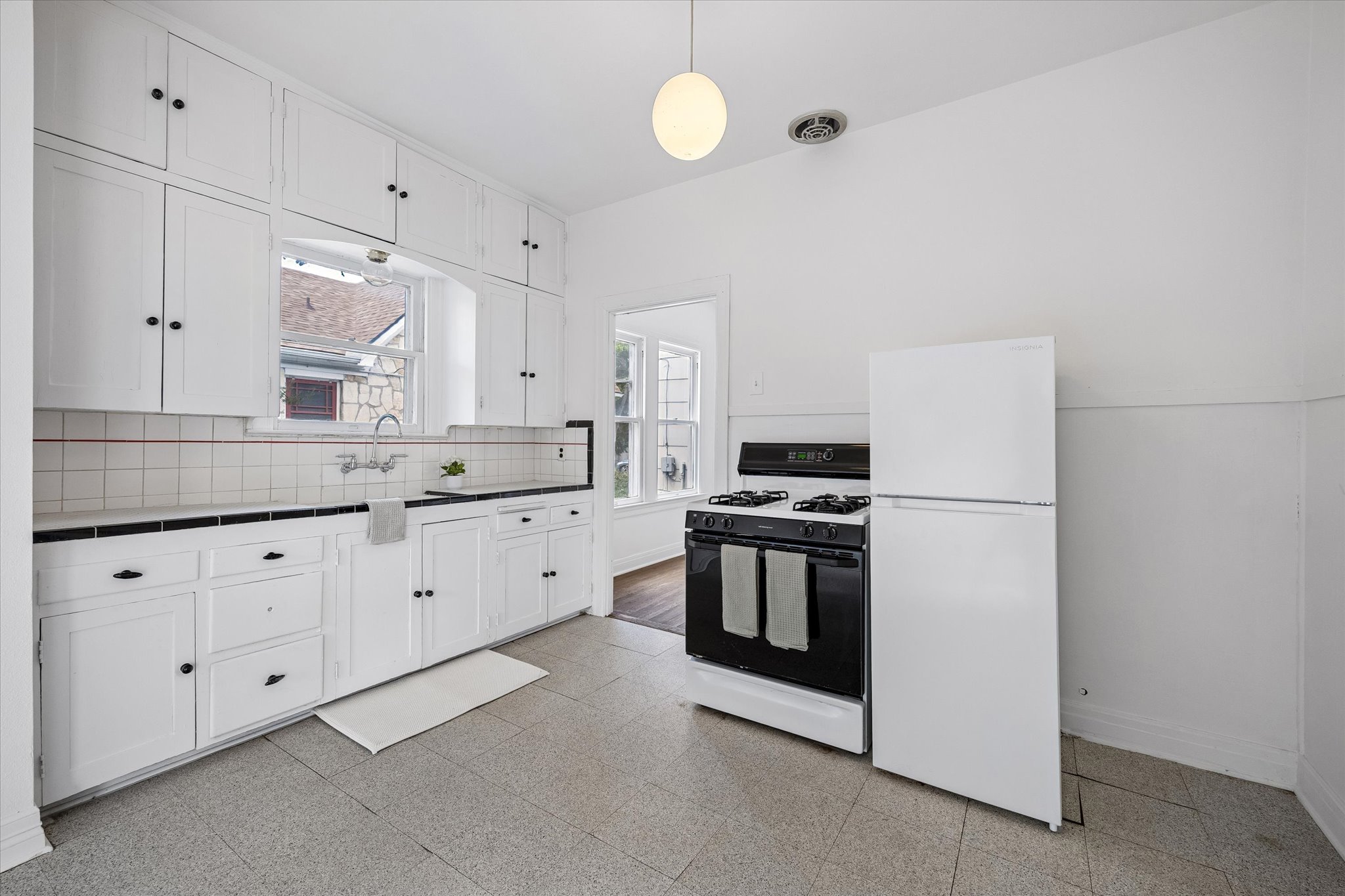 3906 Becker Avenue Austin, TX 78751 - Photo 6 of 11