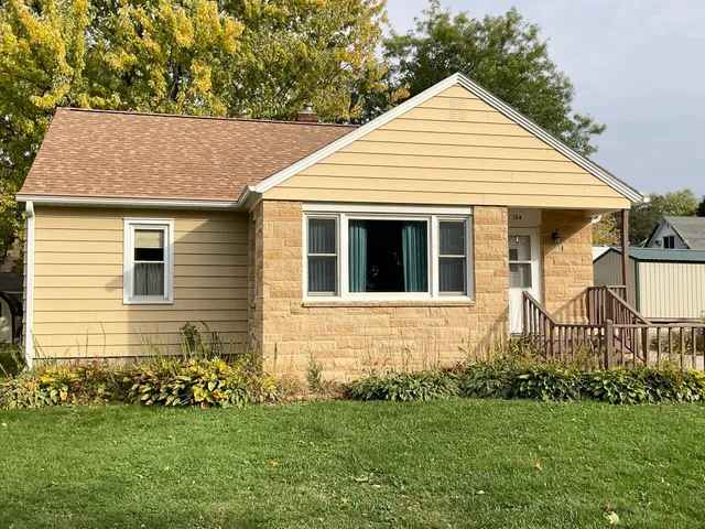 $169,000 | 104 Market Street Northeast, Brownsdale, MN 55918