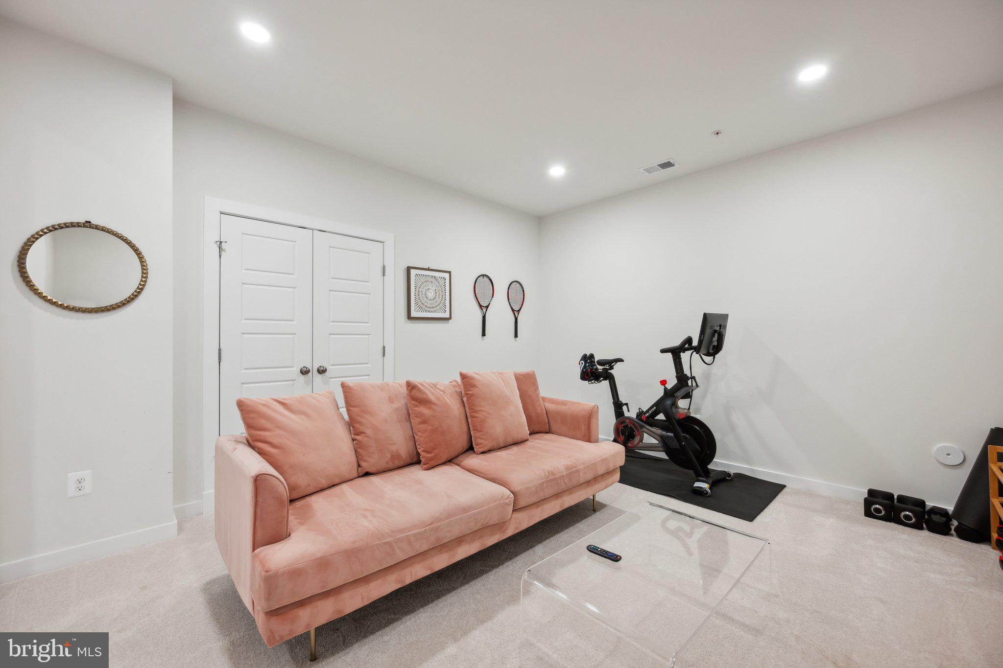 319 Summit Point Boulevard Bowie, MD 20716 - Photo 24 of 28 a living room with furniture