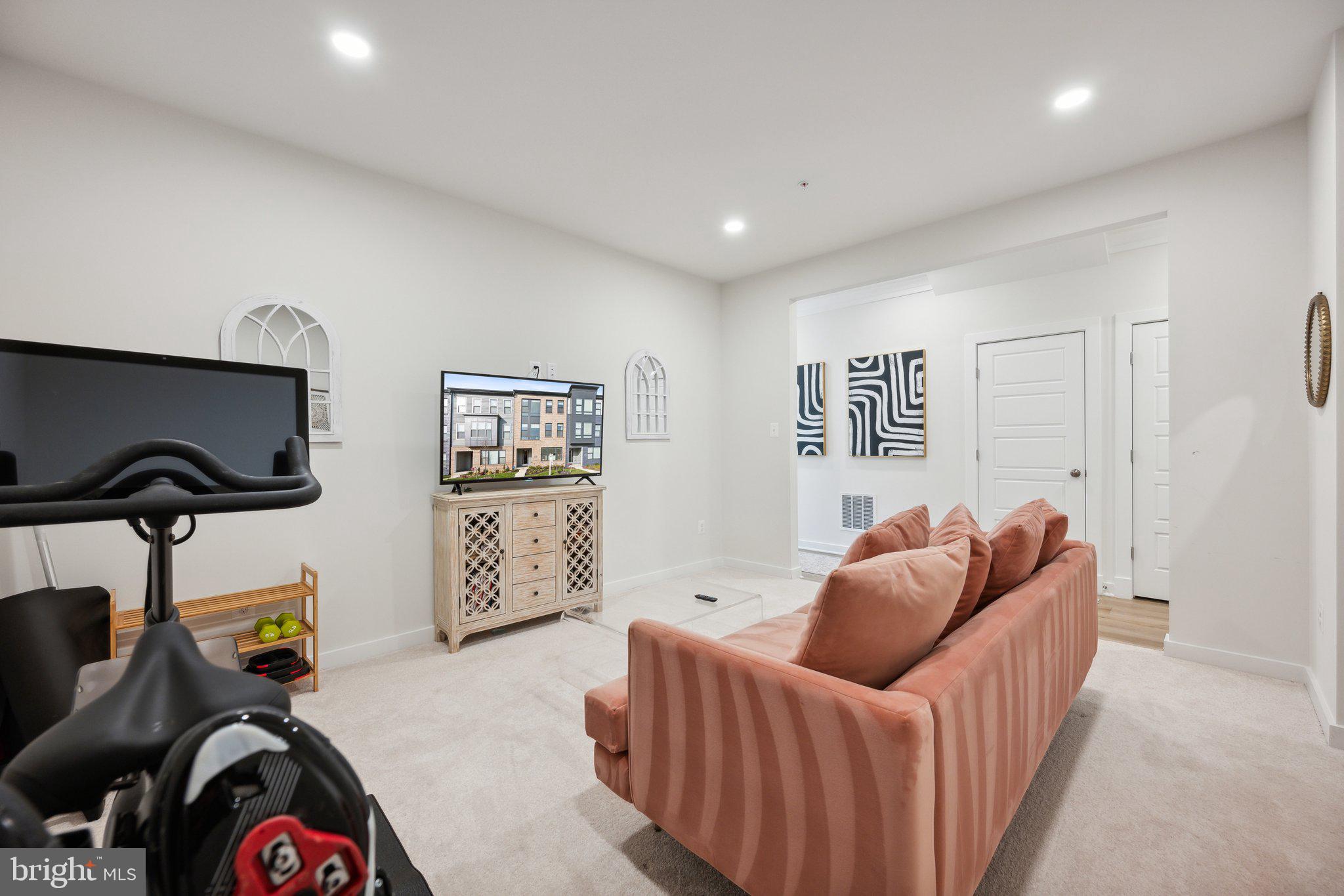 319 Summit Point Boulevard Bowie, MD 20716 - Photo 25 of 28 a living room with furniture