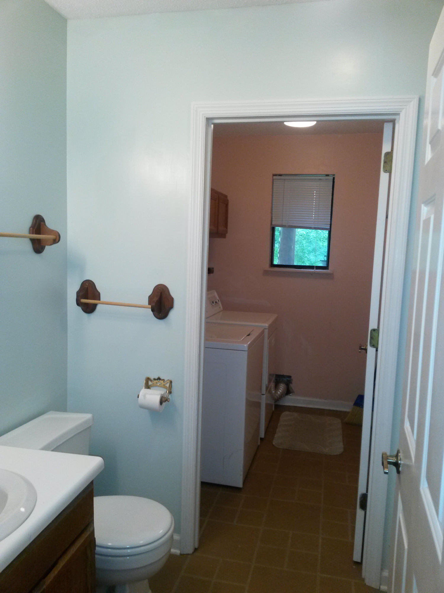 209 Connors Circle Oak Ridge, TN 37830 - Photo 14 of 18 Laundry room/full bath on lower level.