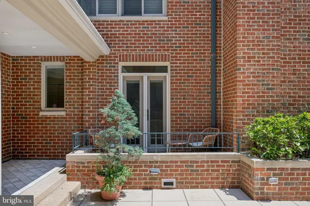 $635,000 | 2801 Connecticut Avenue Northwest, Unit 17, Washington, DC 20008