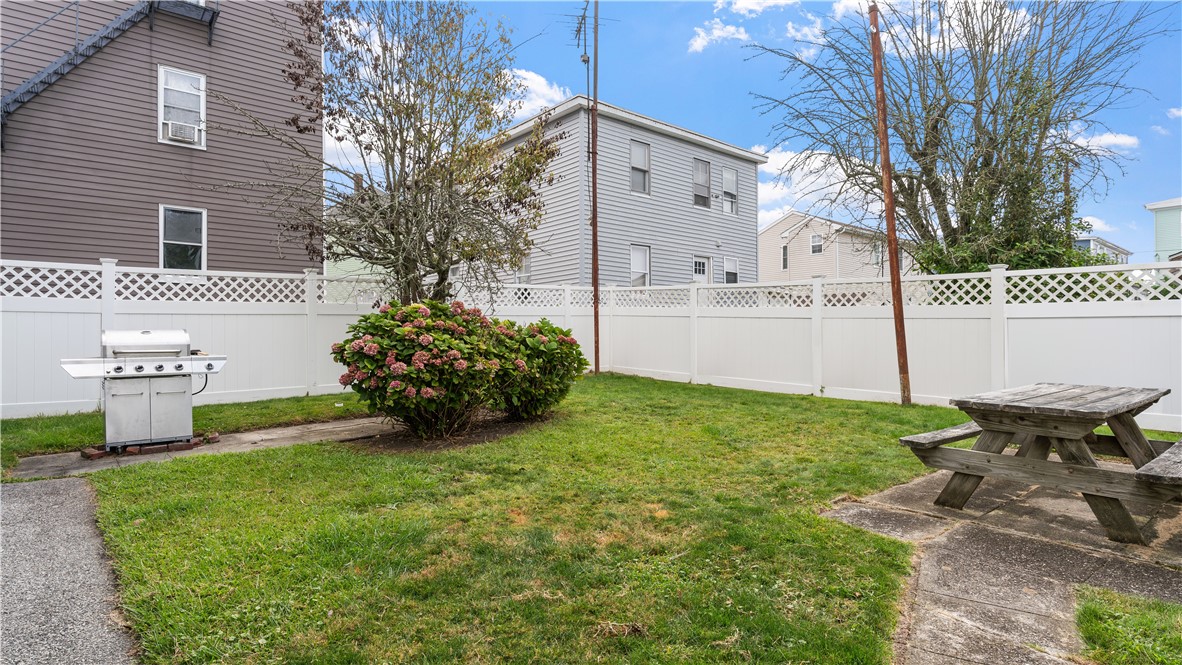 18 Roma Street Bristol, RI 02809 - Photo 3 of 39