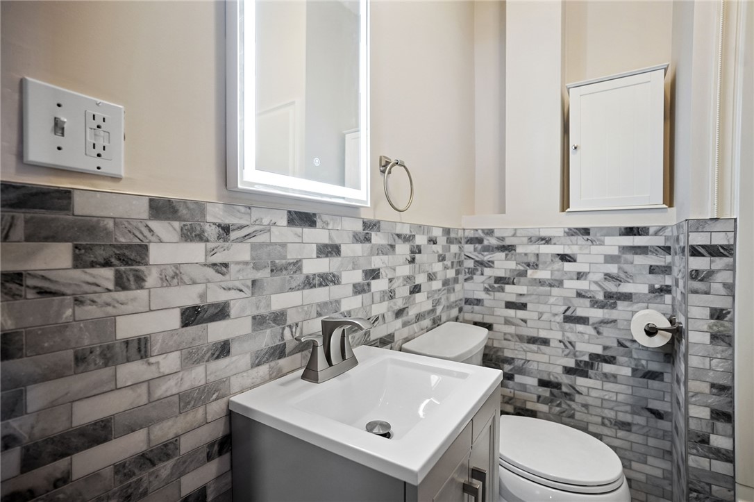 18 Roma Street Bristol, RI 02809 - Photo 37 of 39