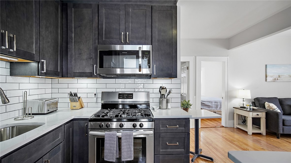 18 Roma Street Bristol, RI 02809 - Photo 4 of 39