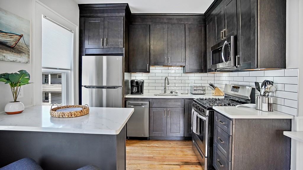 18 Roma Street Bristol, RI 02809 - Photo 7 of 39