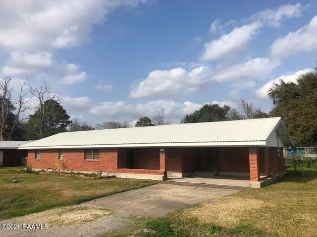 $1,595 | 2809 South Curtis Drive, New Iberia, LA 70560