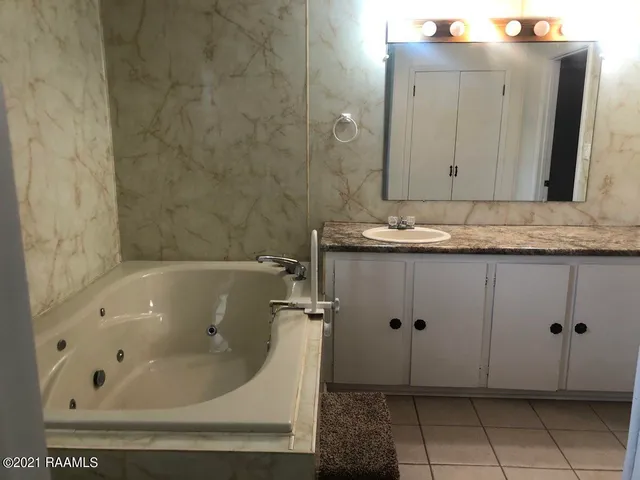 $1,595 | 2809 South Curtis Drive, New Iberia, LA 70560