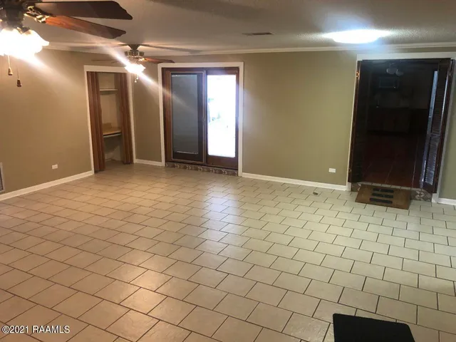 $1,595 | 2809 South Curtis Drive, New Iberia, LA 70560