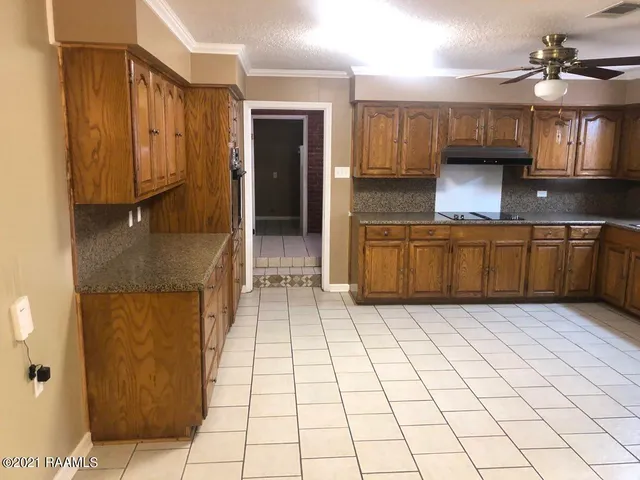 $1,595 | 2809 South Curtis Drive, New Iberia, LA 70560