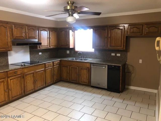 $1,595 | 2809 South Curtis Drive, New Iberia, LA 70560