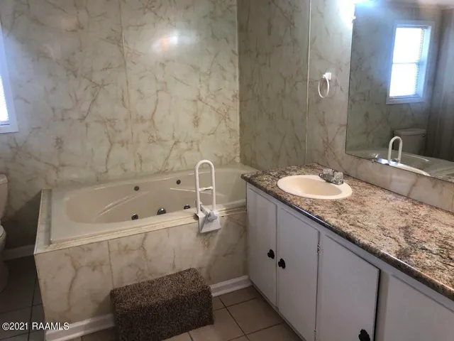 $1,595 | 2809 South Curtis Drive, New Iberia, LA 70560