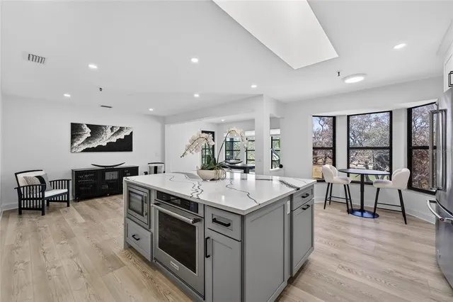 $775,000 | 2155 Harbourside Drive, Unit 804, Longboat Key, FL 34228