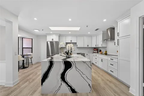 $775,000 | 2155 Harbourside Drive, Unit 804, Longboat Key, FL 34228