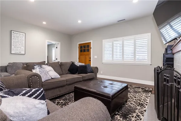 $899,000 | 214 North 7th Street, Santa Paula, CA 93060