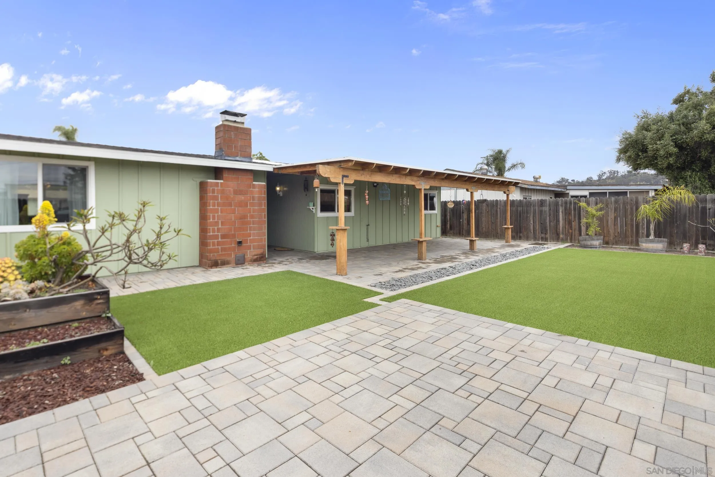 622 Ellen Lane El Cajon, CA 92019 - Photo 4 of 17 a front view of a house with garden