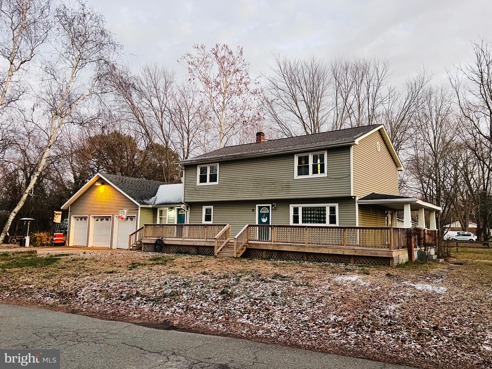 320 Cedar Avenue Colonial Beach, VA 22443 - Photo 3 of 47 a front view of a house with street