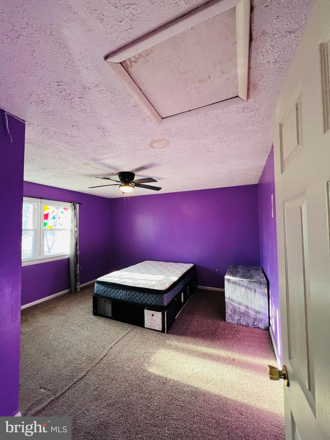 320 Cedar Avenue Colonial Beach, VA 22443 - Photo 32 of 47 a room with furniture and a window