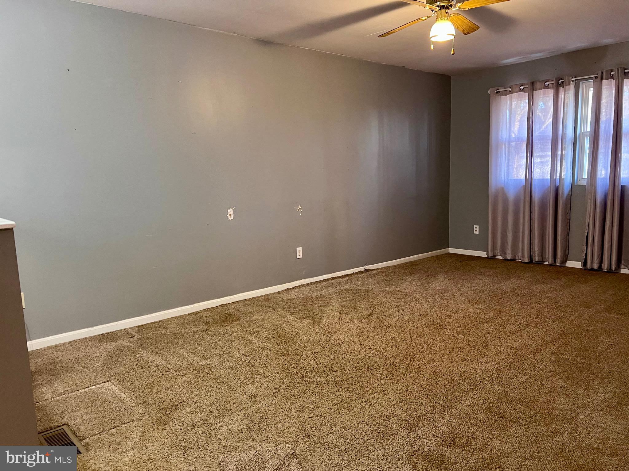 320 Cedar Avenue Colonial Beach, VA 22443 - Photo 43 of 47 an empty room with windows and closet