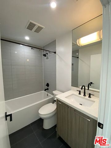 $4,495 | 816 North Hobart Boulevard, Unit 816, Los Angeles, CA 90029