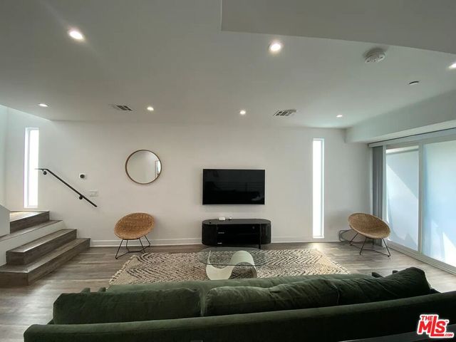 $4,495 | 816 North Hobart Boulevard, Unit 816, Los Angeles, CA 90029