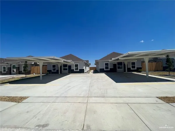 $1,000 | 906 Clarence Avenue, Unit 3, Edinburg, TX 78541