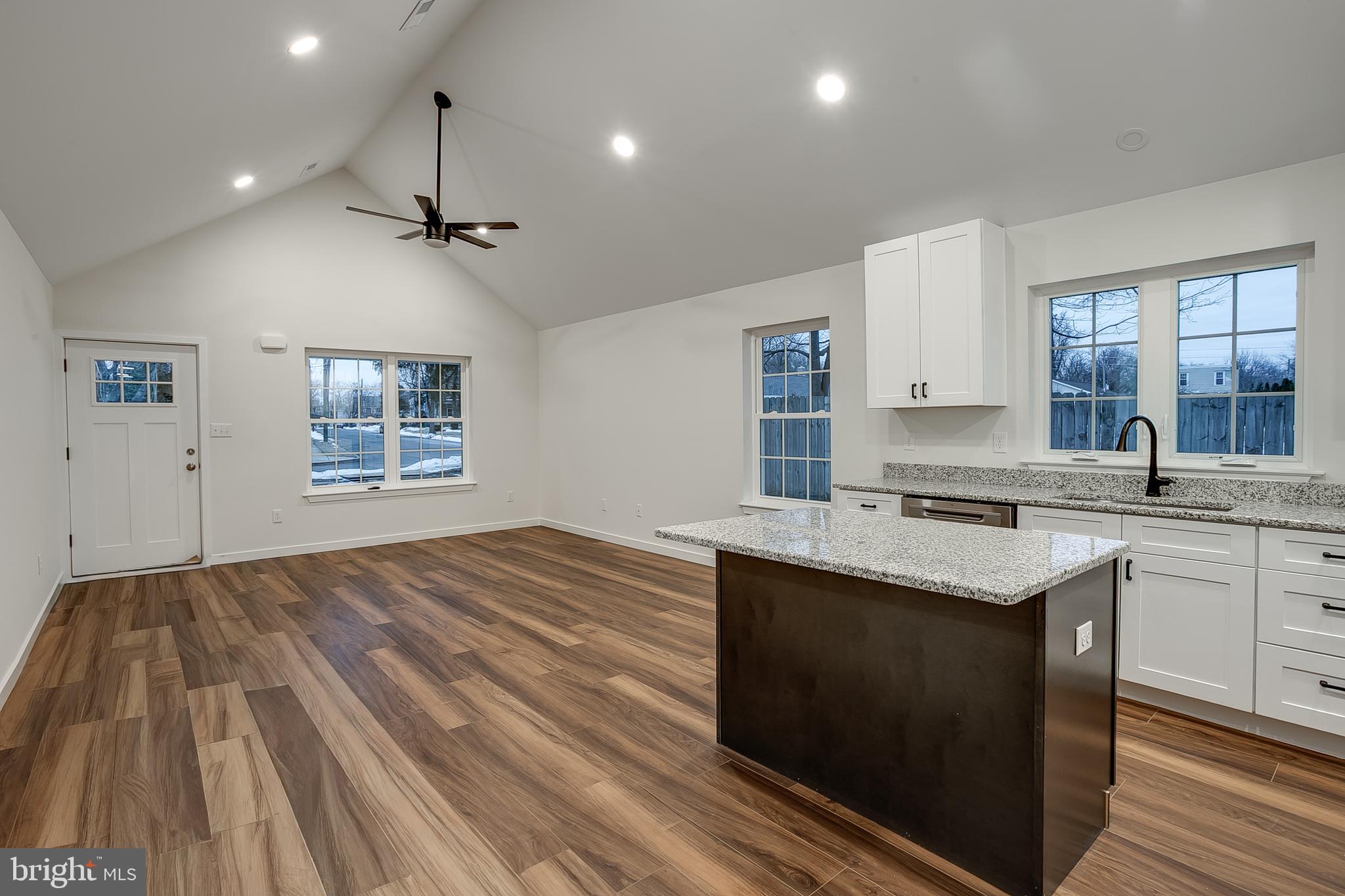 48 Pine Street Beverly, NJ 08010 - Photo 6 of 22 Living Room/Kitchen