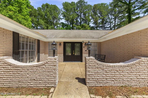 $299,999 | 125 Lakeview Drive, Canton, MS 39046
