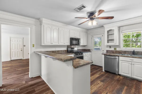 $299,999 | 125 Lakeview Drive, Canton, MS 39046